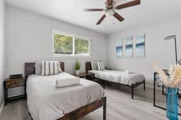 Cozy Clean Family Home - Central to everything!
