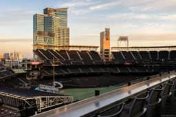 Luxury Ocean-View Penthouse! Petco Park access!