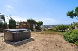 NEW Cozy, Modern Home with Hot Tub and Ocean Views
