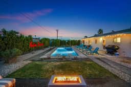 Retro Vibe Stay | Pool, Game Room, Sauna! Sleeps 8