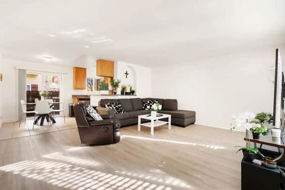 Cozy Condo with Pool + Hot Tub!