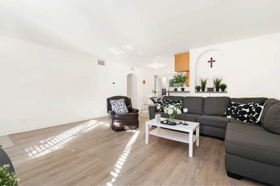 Cozy Condo with Pool + Hot Tub!
