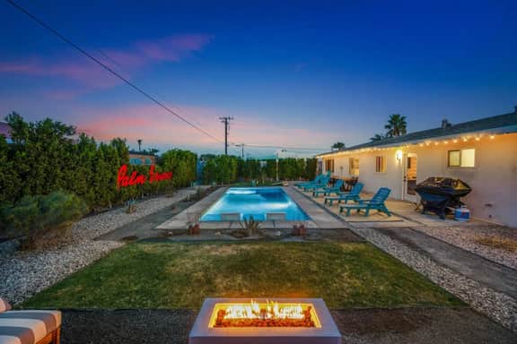 Retro Vibe Stay | Pool, Game Room, Sauna! Sleeps 8
