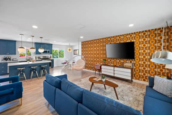 Retro Vibe Stay | Pool, Game Room, Sauna! Sleeps 8