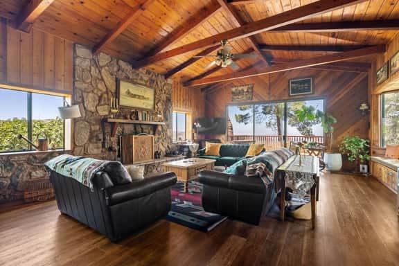 Victoria Ranch: Best Cabin Experience with Views!