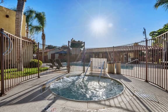 Cozy Condo with Pool + Hot Tub!