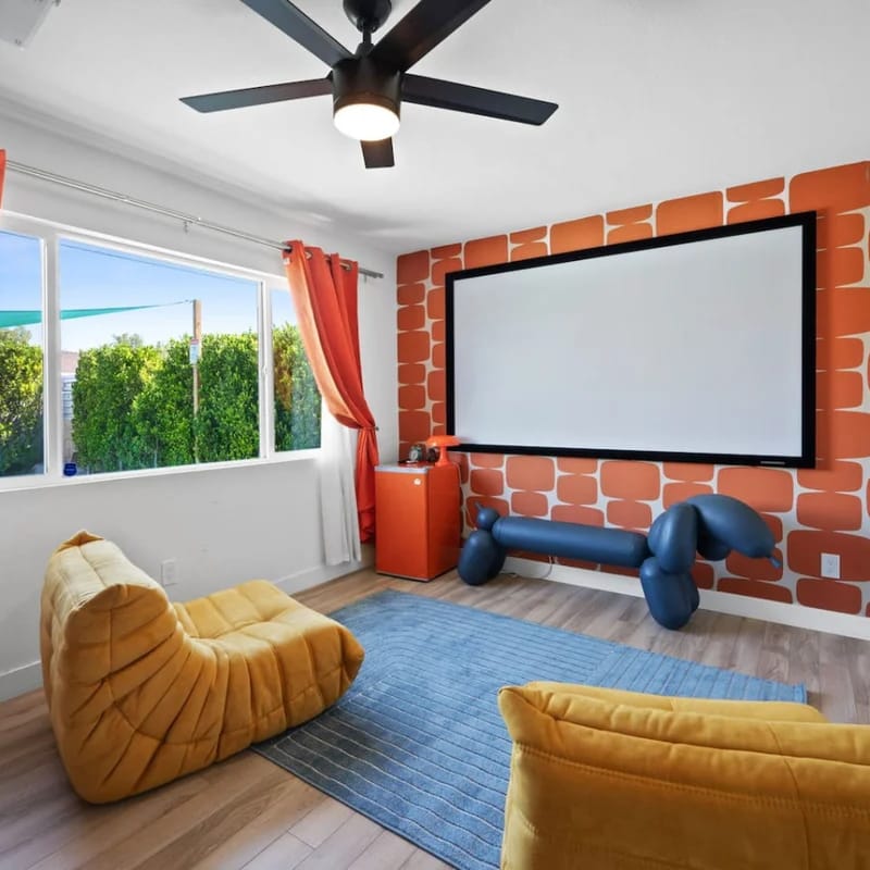 Retro Vibe Stay | Pool, Game Room, Sauna! Sleeps 8